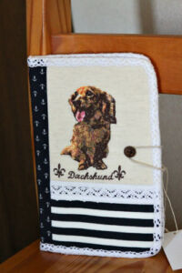 ダックスのマルチケース ミシン刺繍 作品 犬